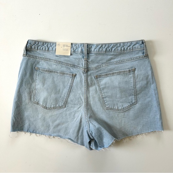 Universal Thread Light Wash Raw Hem Cotton Stretch Vintage Denim Midi Shorts - Picture 5 of 7